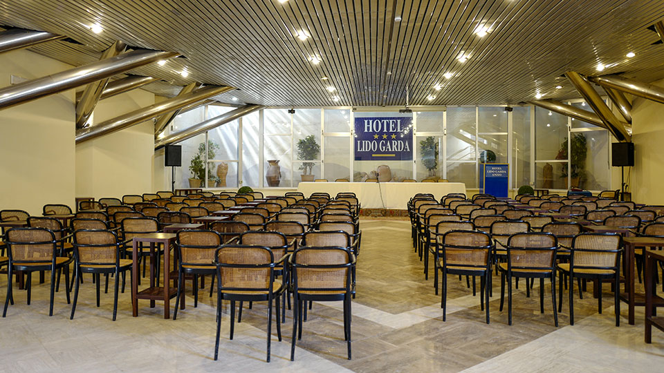 hotel-lido-garda-anzio-sala-colonne